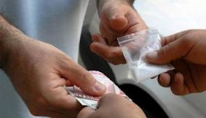 Spacciano nella palestra della scuola, nove giovani denunciati