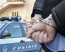 Ubriaco aggredisce passanti con ombrello, denunciato