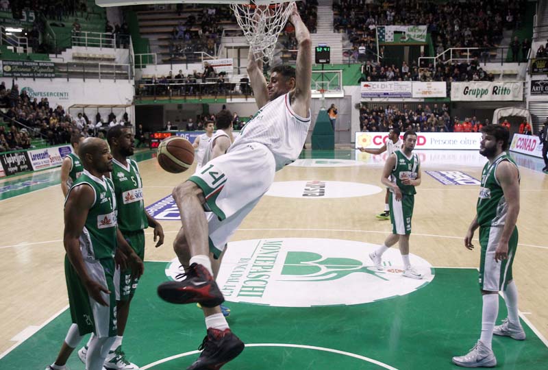 Basket, Siena domina su Avellino. Mal di trasferta per Pistoia