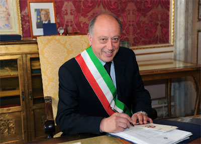 E’ il sindaco di Lucca il più apprezzato in Toscana. Cinque primi cittadini in classifica ma il consenso scende
