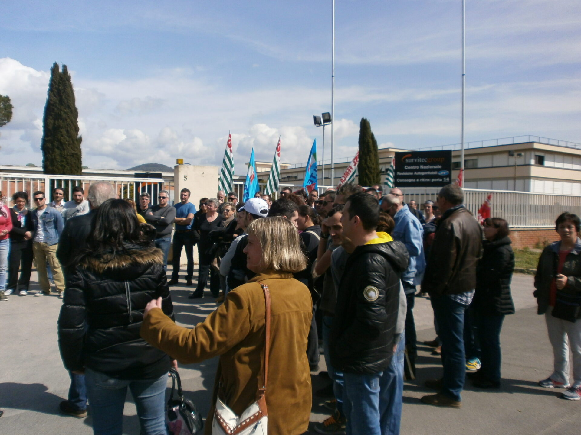 Eurovinil cessa la produzione di tende gonfiabili, 86 lavoratori in esubero annunciano battaglia