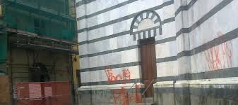 Battistero imbrattato, due minorenni denunciati a Pistoia