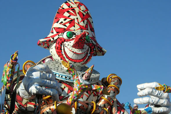 Sostegno a Burlamacco. Viareggio, Carnevale estivo flop, la Regione sosterrà quello invernale