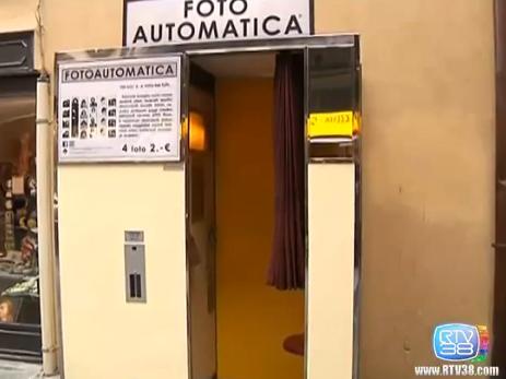 Selfie-mania, a Firenze tornano le cabine per le foto automatiche