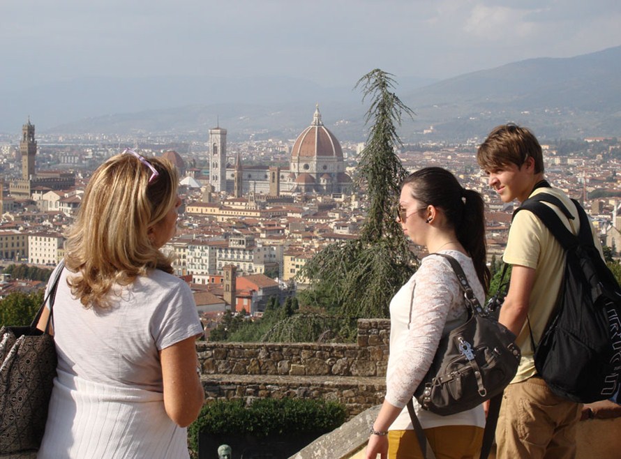 Guerra alle guide turistiche abusive