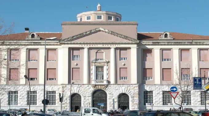 In prognosi riservata il giovane che si è tagliato i genitali a Livorno