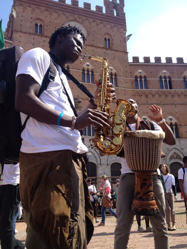 Un flash mob per dire “No al razzismo”