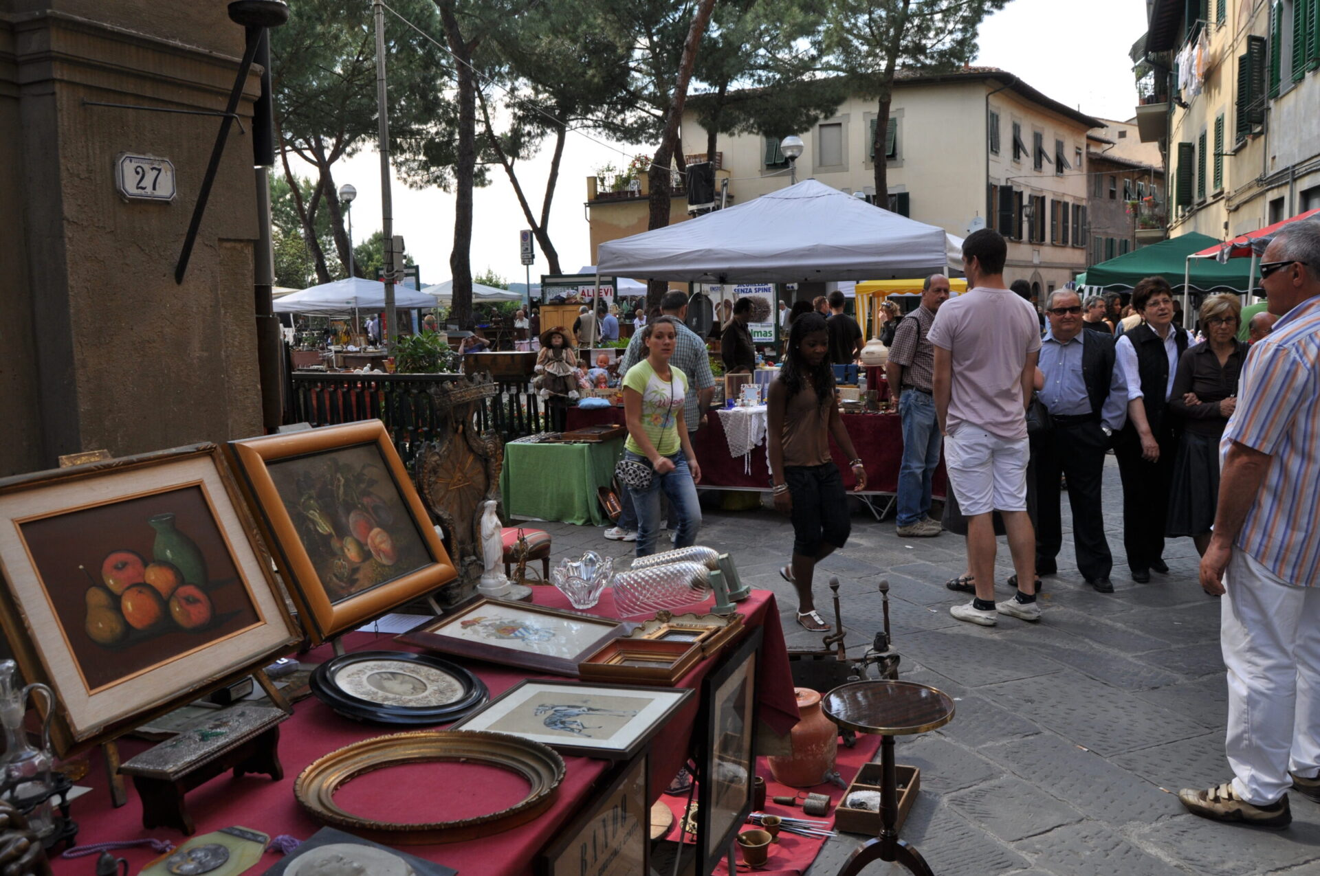 Teatro di strada, cantastorie e artigianato. A Castelfiorentino dal 16 al 18 maggio c’è “In/Canti & Banchi”