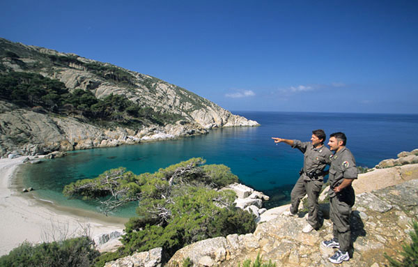 Pesca a strascico nelle acque dell’isola di Montecristo, denunciato il comandante dell’imbarcazione