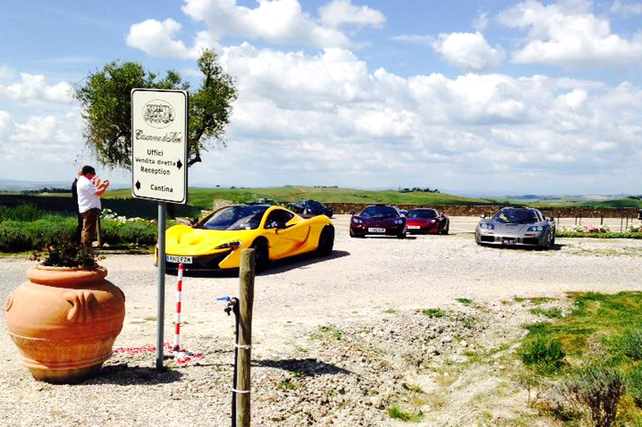 McLaren in Val d’Orcia, tappa a Montalcino  e Pienza per Nick Mason e Mr Bean