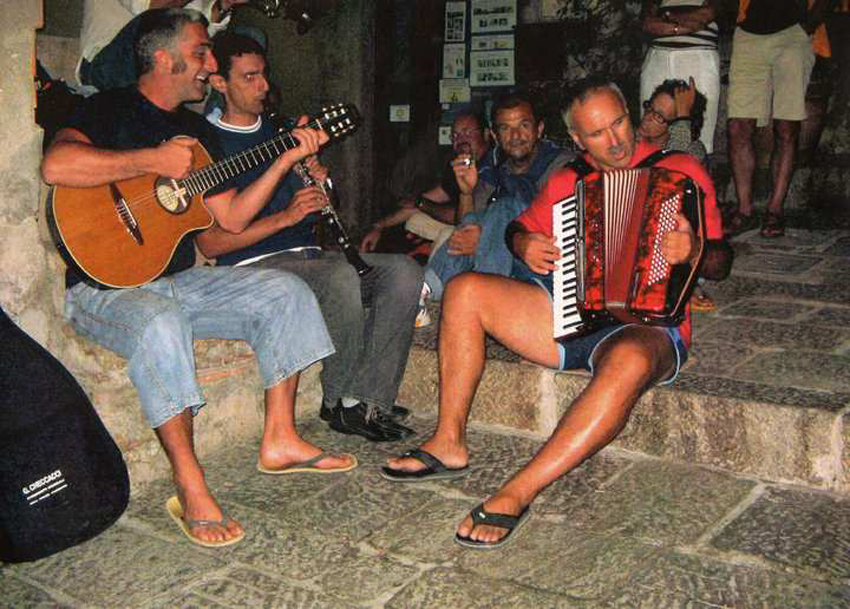 I canti del Giglio invadono Firenze, il 5 giugno Guarnieri in concerto con “Titani, Contadini e Pescatori”