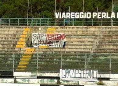 Striscione “Sap vergogna. Aldrovandi vive”. Due tifosi del Viareggio a rischio daspo