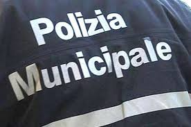 Un “Segugio” per il controllo dei veicoli, in un’ora la Polizia Municipale accerta 15 violazioni