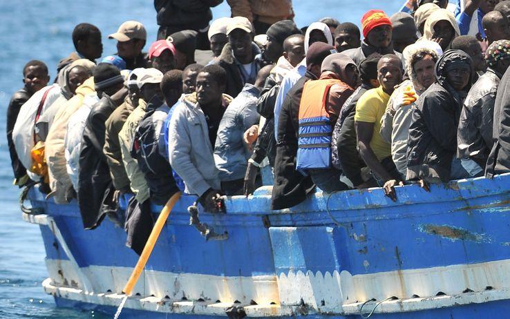 Volontari della Caritas diocesana di Arezzo aiutano Lampedusa