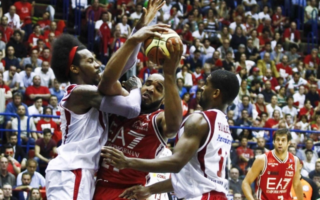 Pistoia lotta ma passa Milano. Galanda saluta il basket giocato