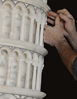 La torre pendente in alabastro a Expo 2015