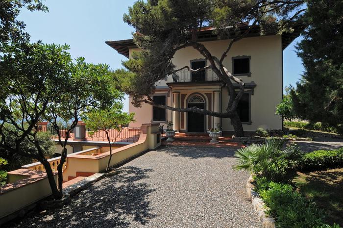 In vendita la villa di Alberto Sordi a Castiglioncello, per 30 anni fu la sua dimora estiva