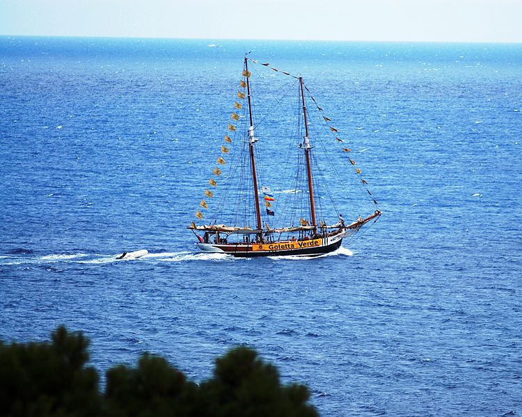 «Il cemento sta mangiando la costa». L’allarme di Goletta Verde in Toscana
