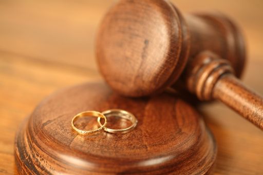 Matrimonio finito ma la casa rimane la stessa. La crisi non risparmia i divorziati