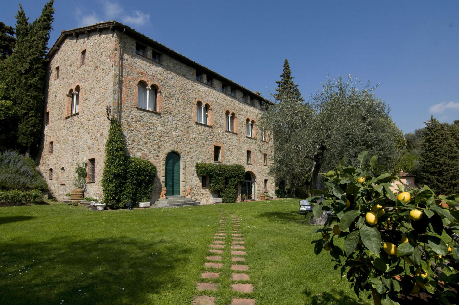 La villa di Umberto Veronesi in lucchesia venduta ad un imprenditore dell’est