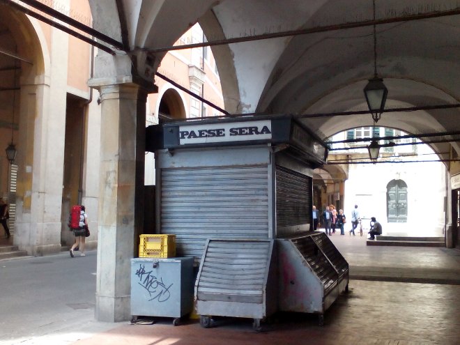 L’edicola confiscata alla mafia torna alla collettività, a Pisa taglio del nastro con Don Ciotti