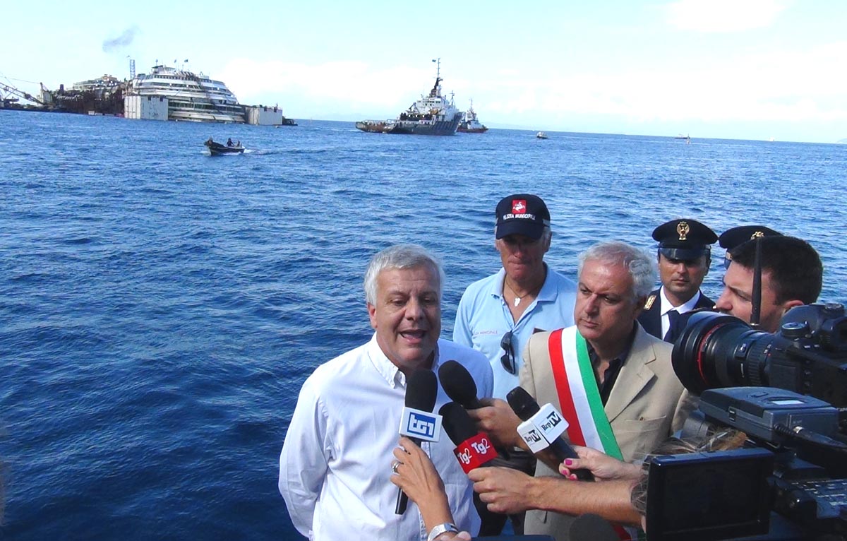Concordia, domani alle 10 l’ora più critica. Galletti: «Speriamo di passare giorni noiosi»