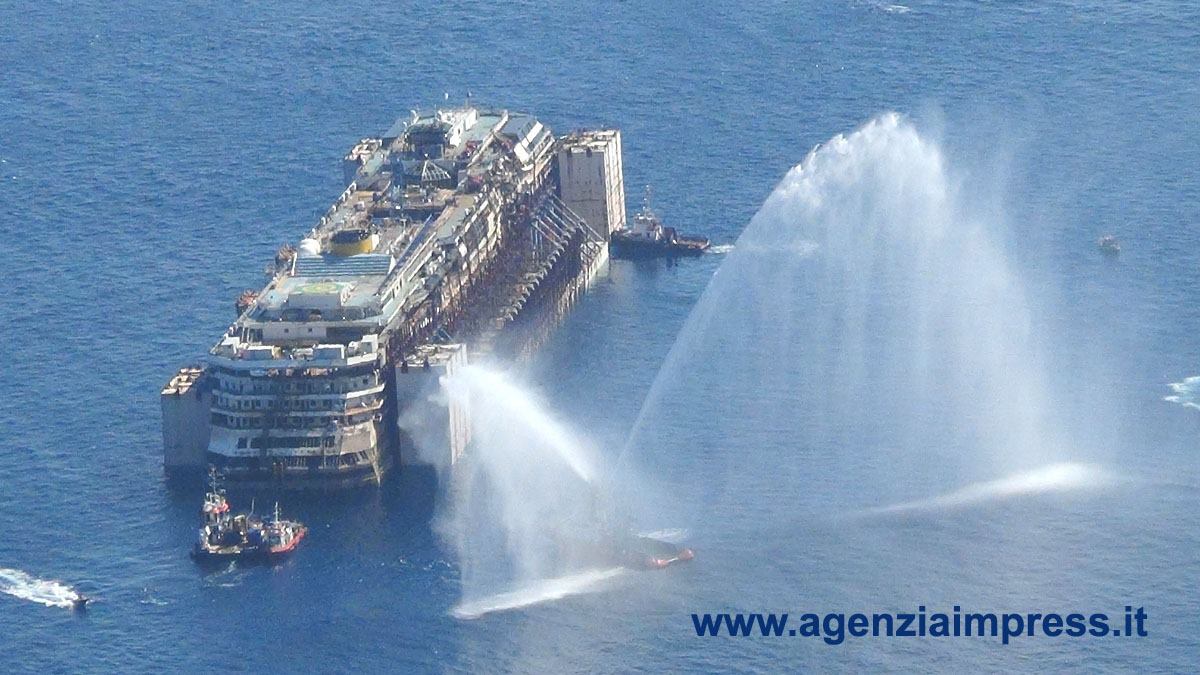 Il saluto del Giglio alla Concordia