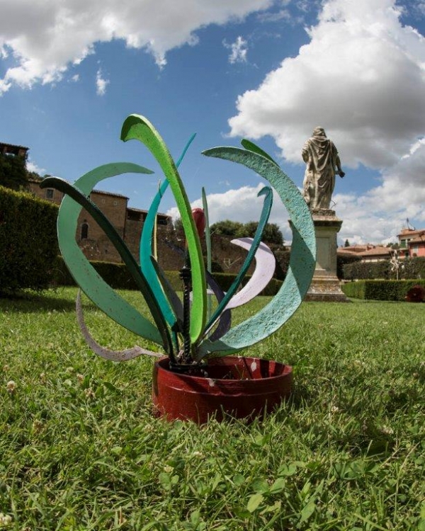 Andrea Fagioli protagonista di Forme nel Verde, l’arte fiorisce dai rottami