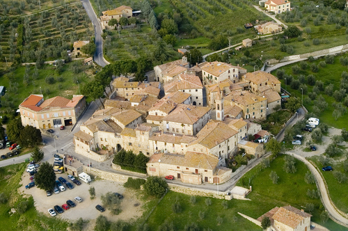 Alla scoperta dell’anello di San Gusmè, il 23 luglio “Trekking nei borghi” a Castelnuovo …