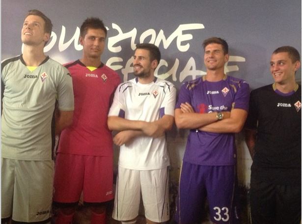 Entusiasmo viola, la Fiorentina sfila con le nuove maglie