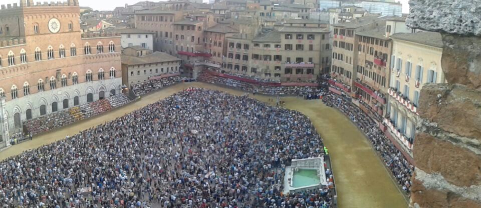 Palio di Siena, il fremito di 10 popoli nel sogno del Cencio