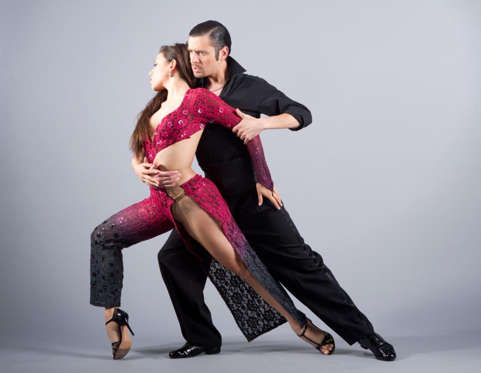 Tango a San Quirico d’Orcia, l’1 agosto Neri Piliu e Yanina Quinones danzano agli Horti Leonini