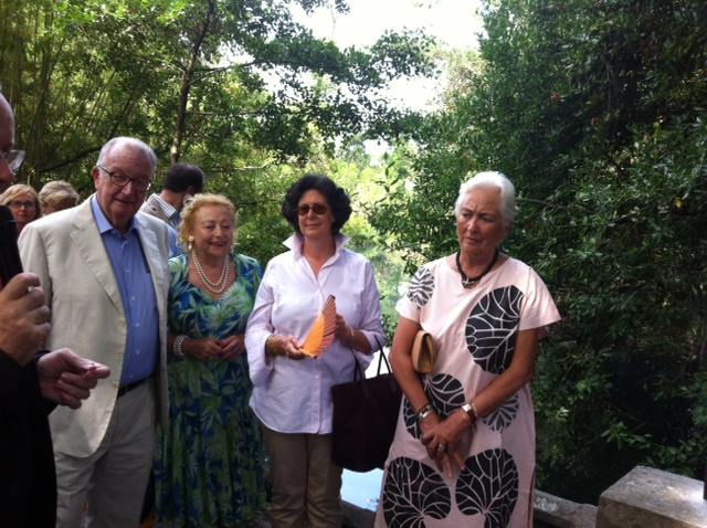 Forte dei Marmi celebra Carrà con una mostra, Alberto e Paola del Belgio all’inaugurazione