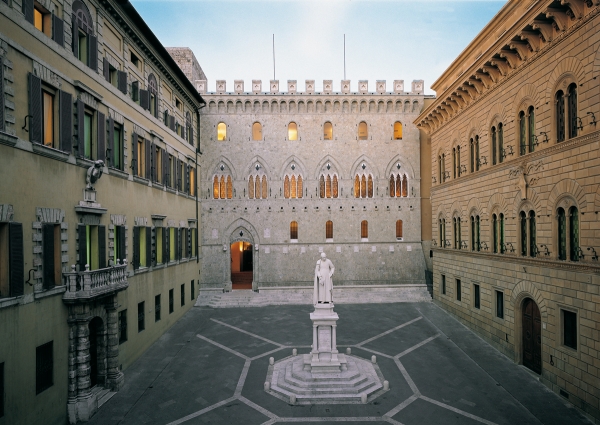 Porte aperte in Banca Mps per Ferragosto, a Siena visite gratuite al museo e all’archivio storico
