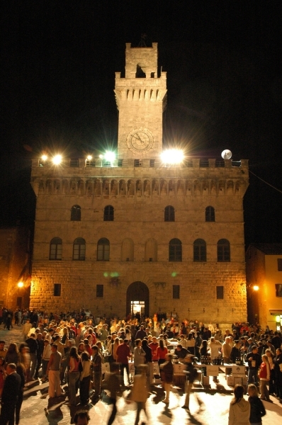 A Montepulciano Contrade ai fornelli con il Vino Nobile