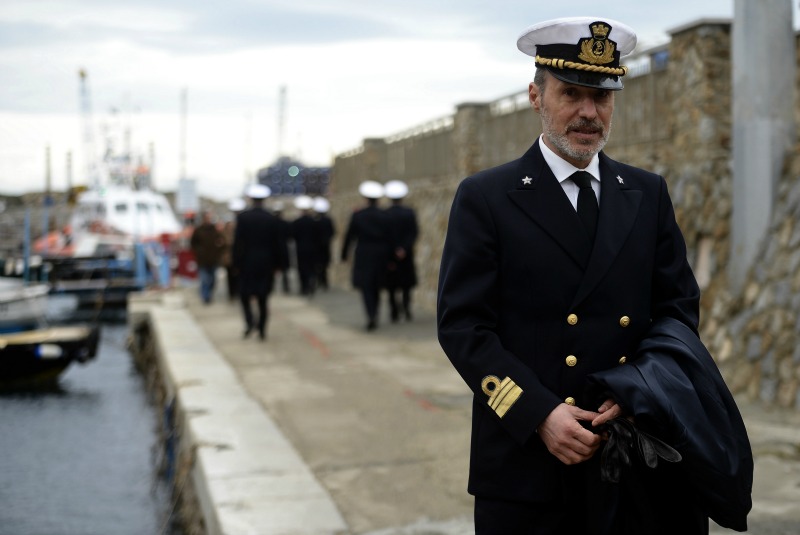 Il comandante De Falco torna ad indossare la divisa. Non mi ricandido