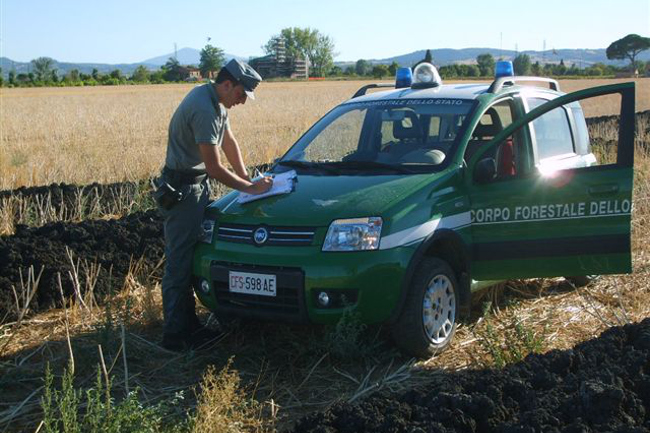 Due fratelli dipendenti della Provincia di Siena gestivano un’azienda zootecnica in orario di lavoro