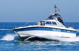 Barca in avaria all’Isola del Giglio, due ragazzi salvati dalla Polizia Nautica