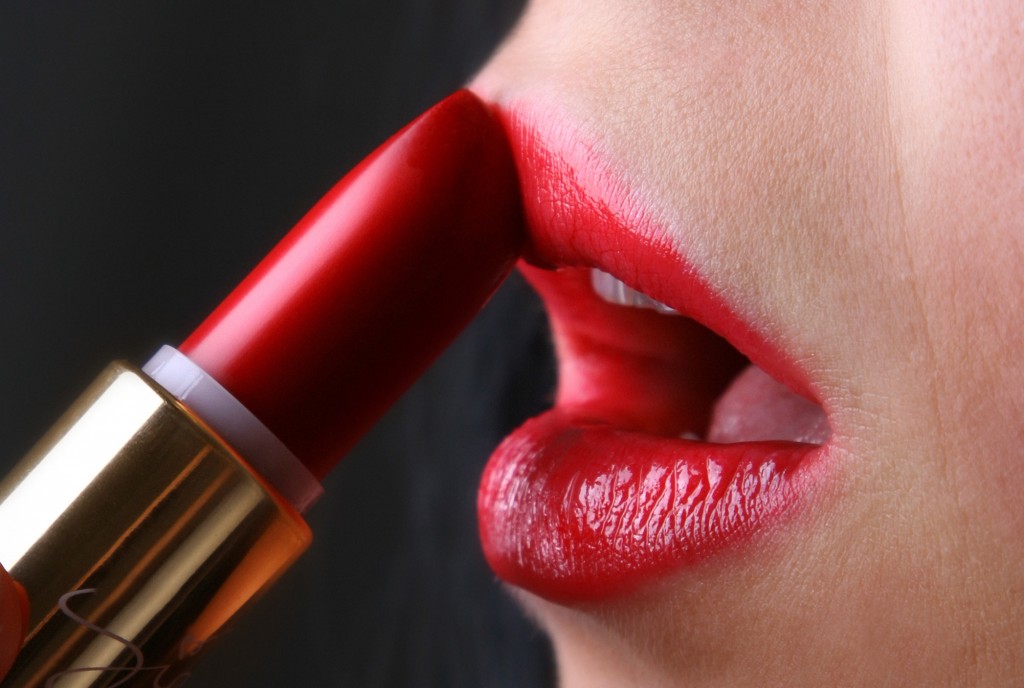 Ladra vanitosa tradita dal rossetto, arrestata e poi liberata