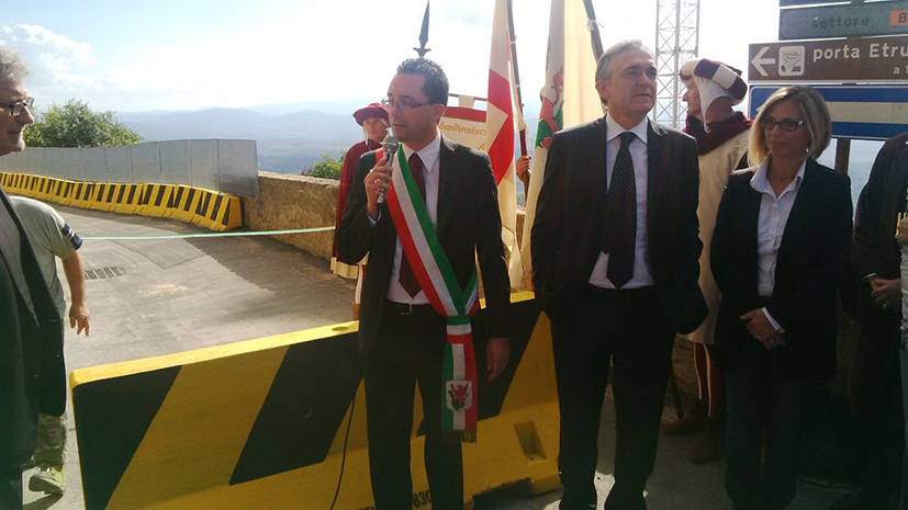 Lavori a tempo di record, Volterra inaugura i ripristini delle mura