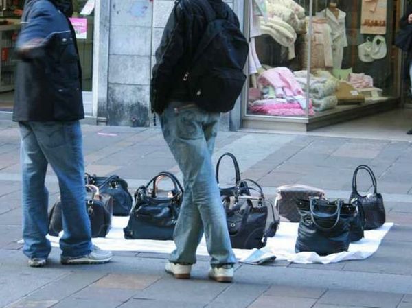 Vertice in Prefettura, le misure adottate per contrastare le vendite abusive