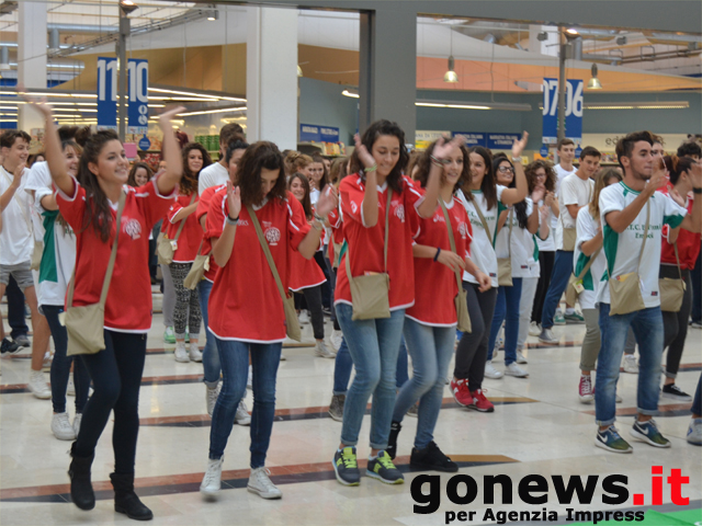Ragazzo seviziato a Napoli, i giovani di Empoli gli dedicano un flash mob