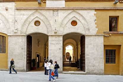 Rosso in bilancio all’ateneo di Siena, il rettore Riccaboni: «Al mio arrivo 51 mln di buco»