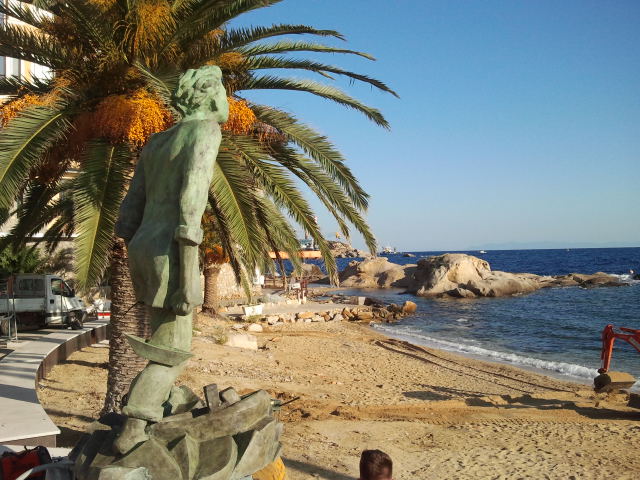 L’uomo che salva il mare. Al Giglio la scultura di Talani