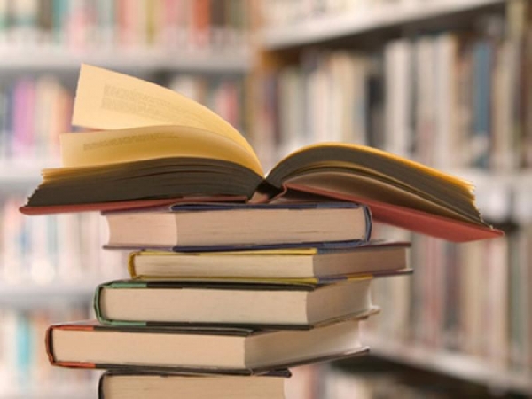 Il premio letterario “Toscana Raccontata” dona libri alla Biblioteca dell’Ospedale di Siena