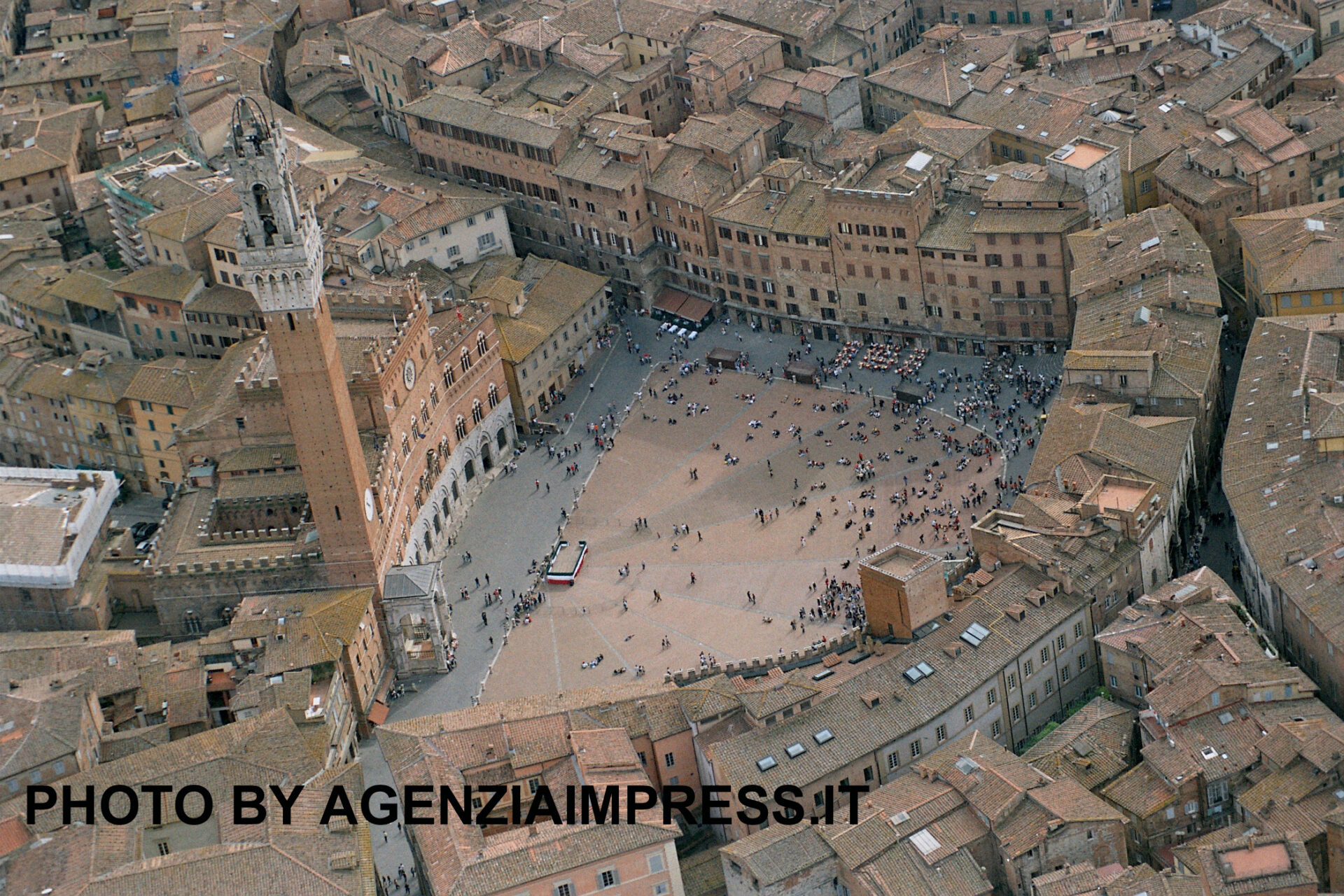 “I colori di Siena”. Difficoltà nel recupero degli intonaci delle facciate, nasce la figura del decoratore edilizio