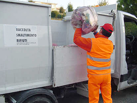 Raccolta rifiuti porta a porta, servizio al via a Badia a Elmi