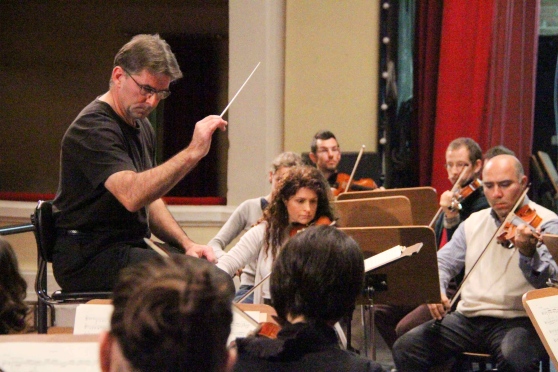 Jonathan Webb a Prato, Beethoven e Strauss risuonano al Politeama il 27 novembre