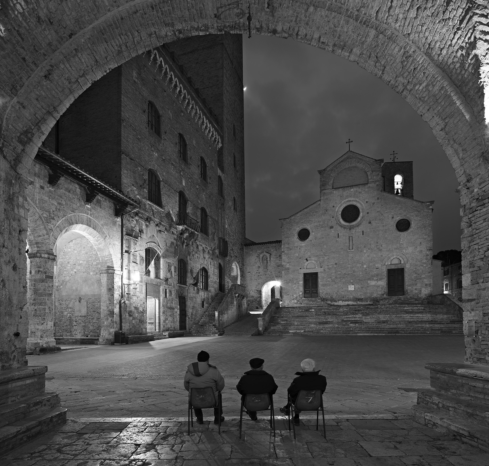 Scrittori pellegrini lungo la via Francigena lasciano impronte a San Gimignano