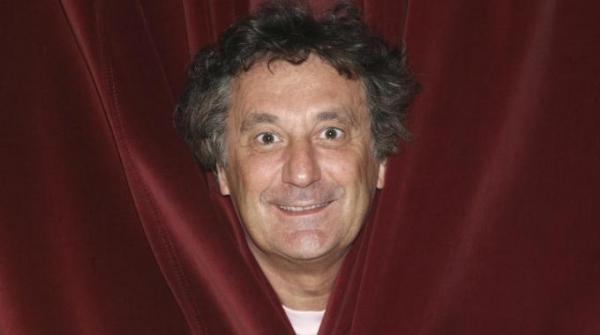 “Chiedo scusa al signor G” il 15 dicembre a Poggibonsi, con Enzo Iacchetti nei panni di Gaber